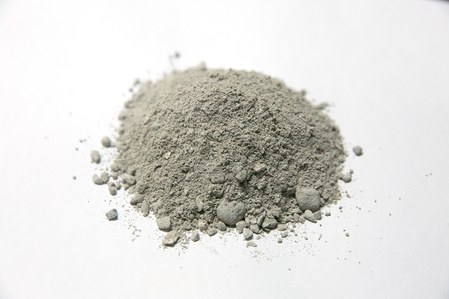 低水泥系列澆注料的技術(shù)關(guān)鍵超微粉的品種選擇