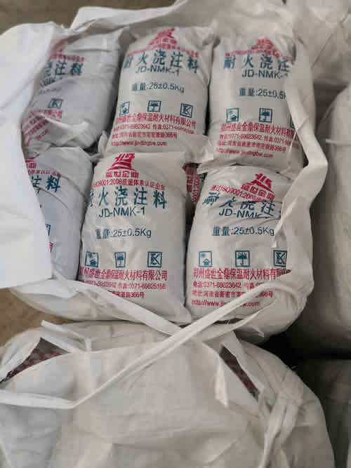 耐火澆注料生產(chǎn)廠家甘肅客戶澆注料發(fā)貨現(xiàn)場(chǎng)